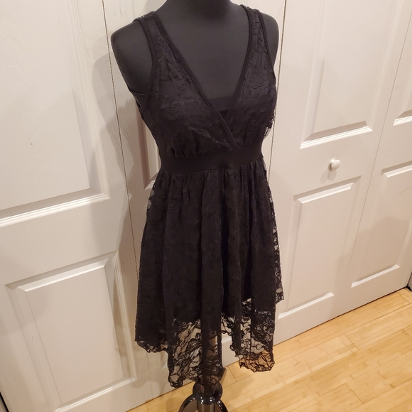 Black Lace uneven hem Dress - Picture 7 of 8